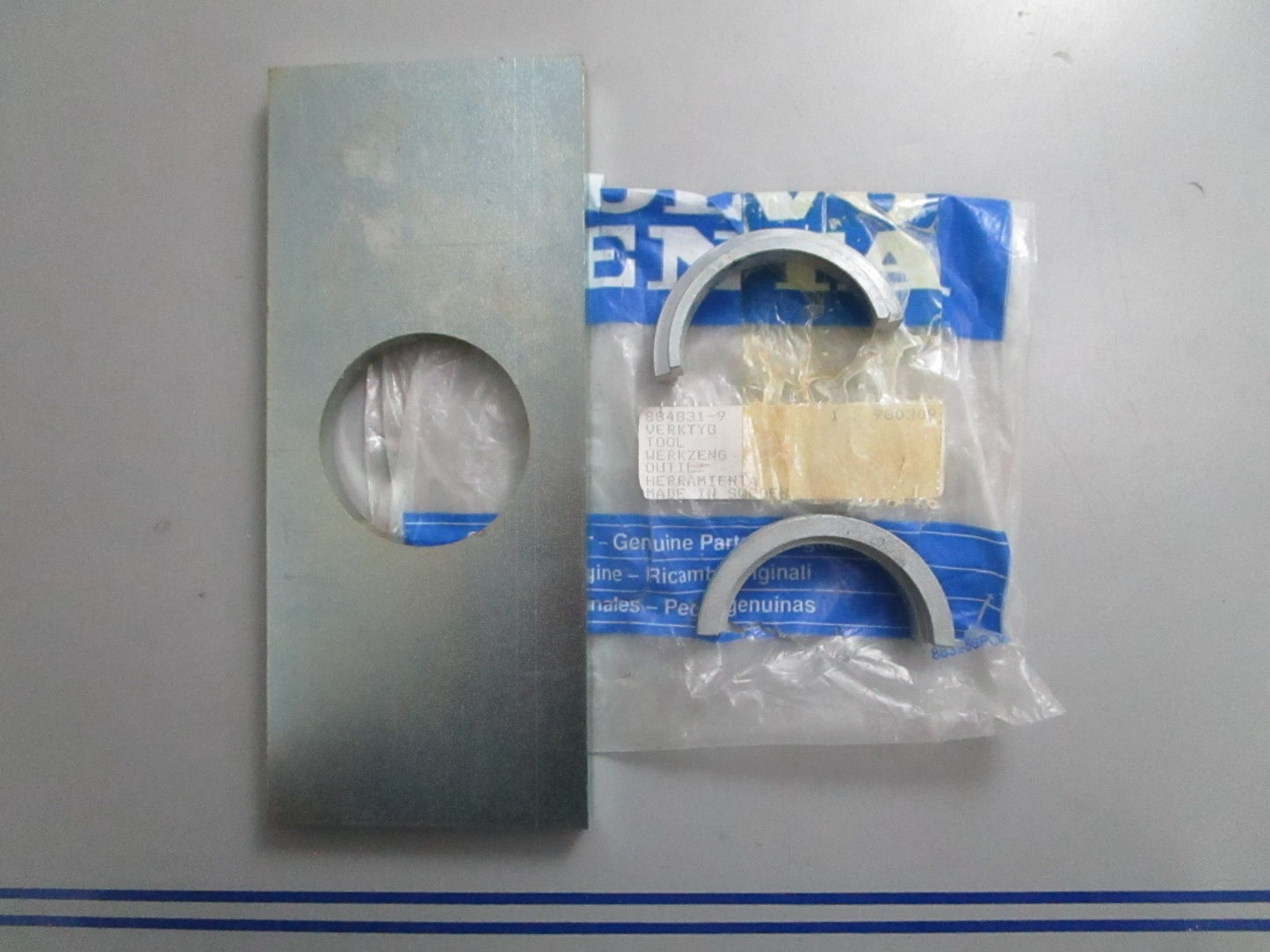 *NEW OEM* 0820 Volvo Penta Puller 884831