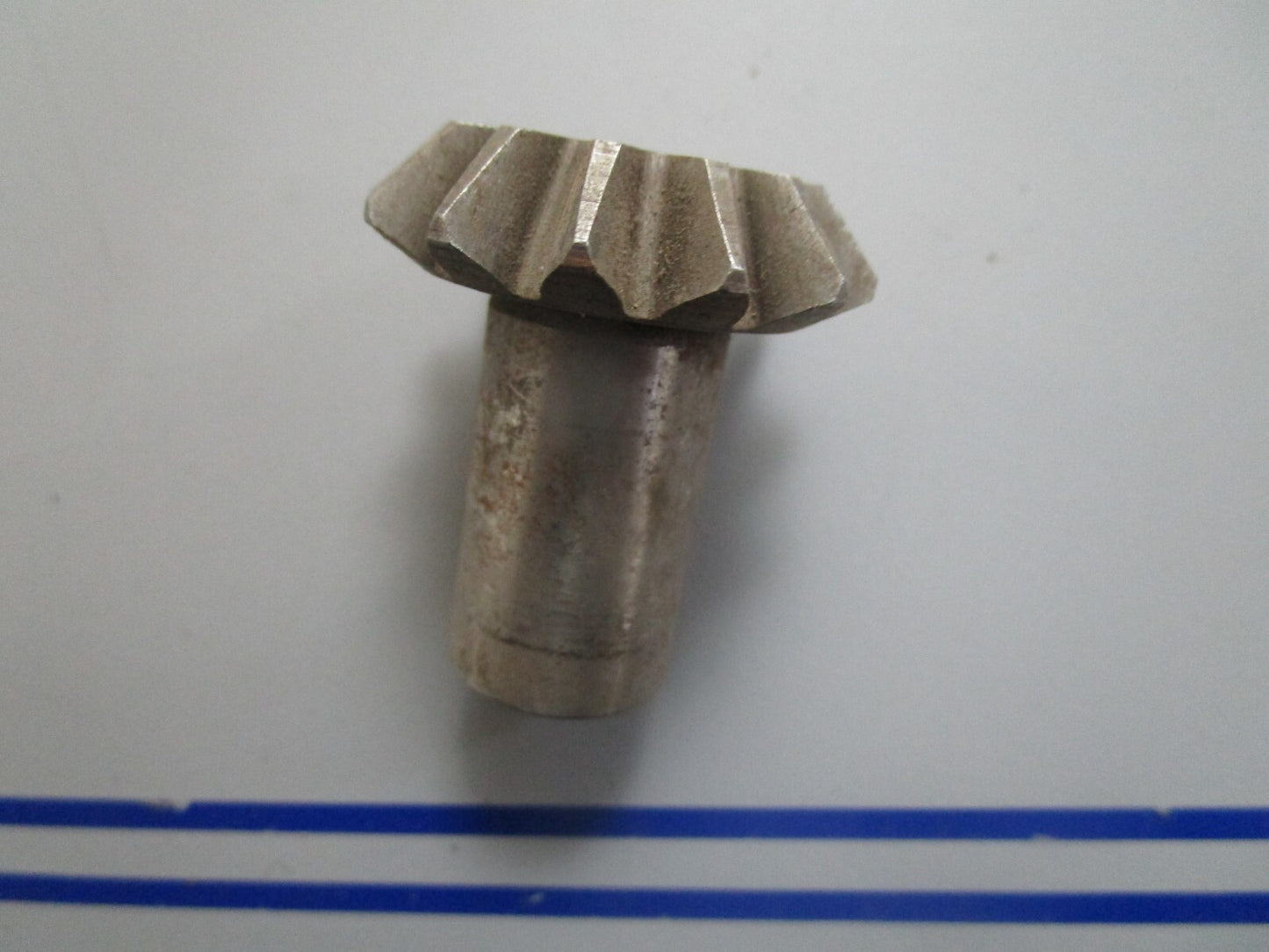 *NEW OEM* 0810 OMC Johnson Evinrude Pinion Gear 276903 0276903