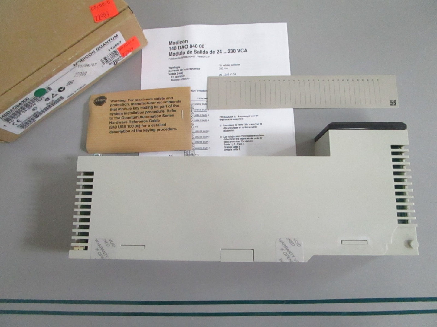 Schneider Modicon 140DAO84000 Quantum AC Output 16CH 24-230V NEW OEM 0820