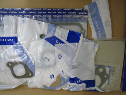 *NEW OEM* 0820 Volvo Penta Gasket Kit 876302