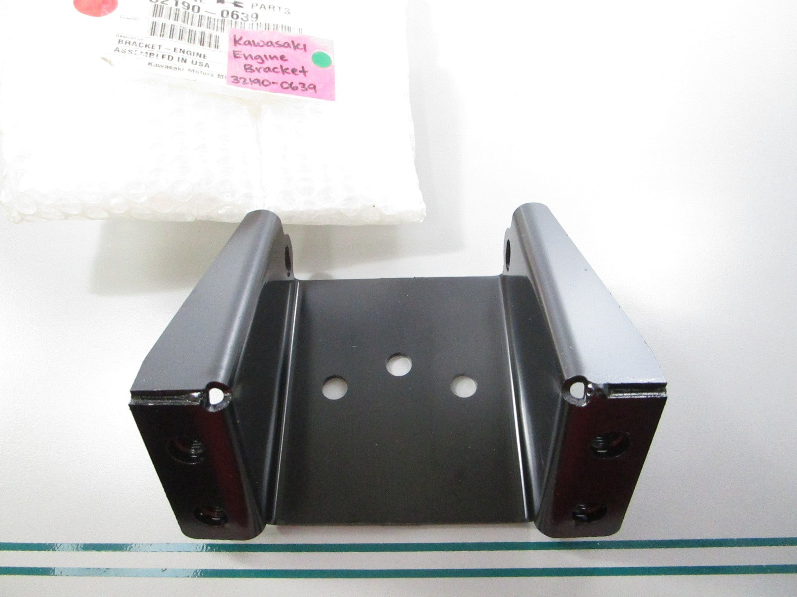 NEW OEM 32190-0639 Kawasaki Engine Bracket 0810