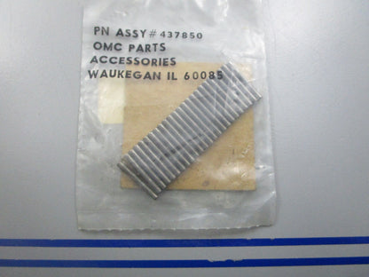 *NEW OEM* 0810 OMC Johnson Evinrude Needle & Envelope 437850 0437850