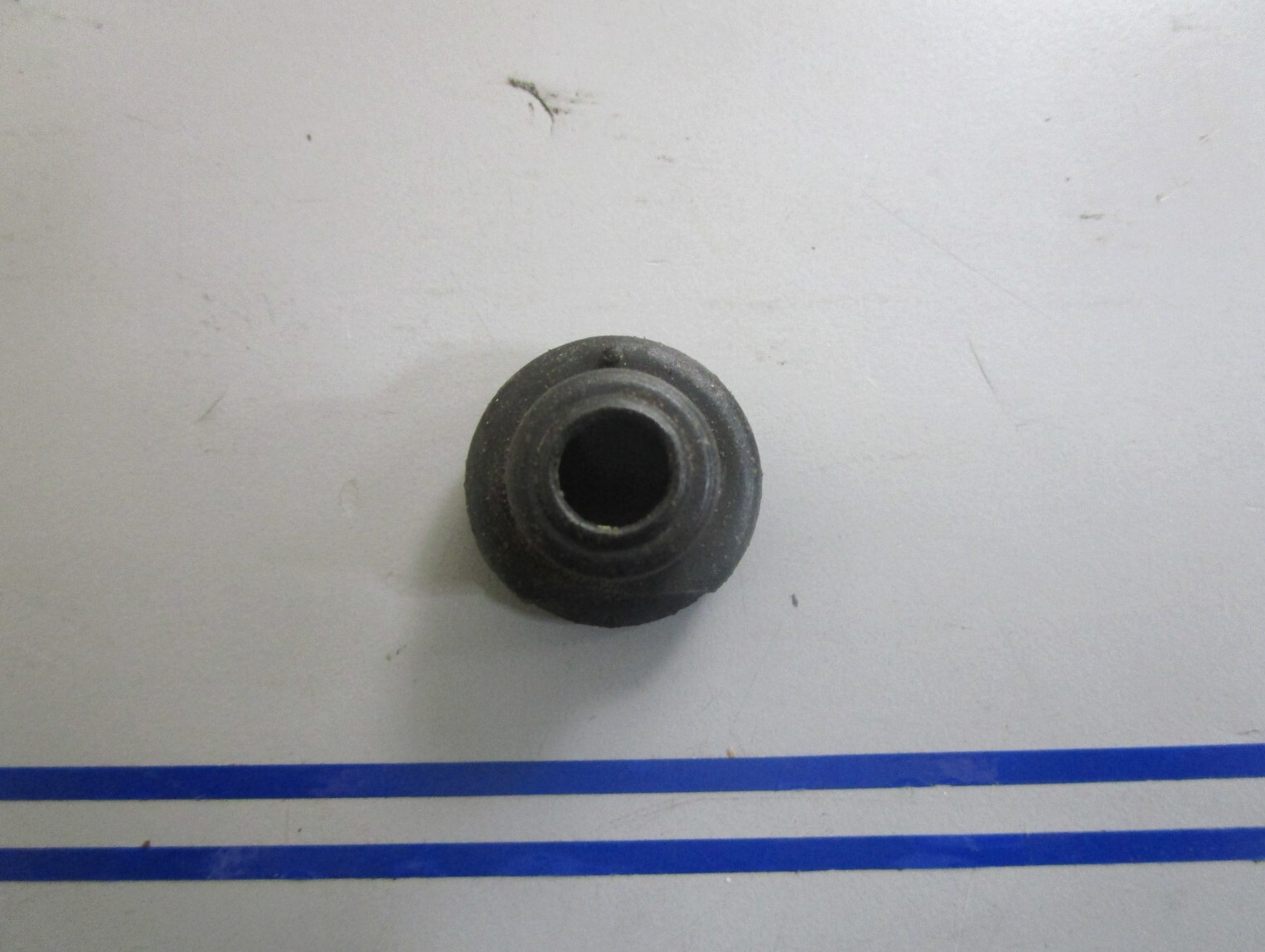 *NEW OEM* 0810 OMC Johnson Evinrude Grommet 329748 0329748