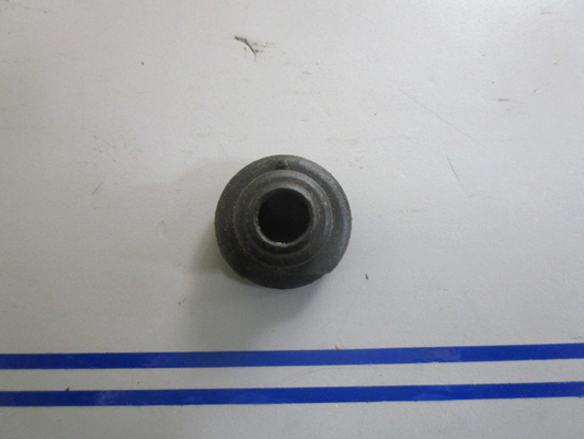 *NEW OEM* 0810 OMC Johnson Evinrude Grommet 329748 0329748