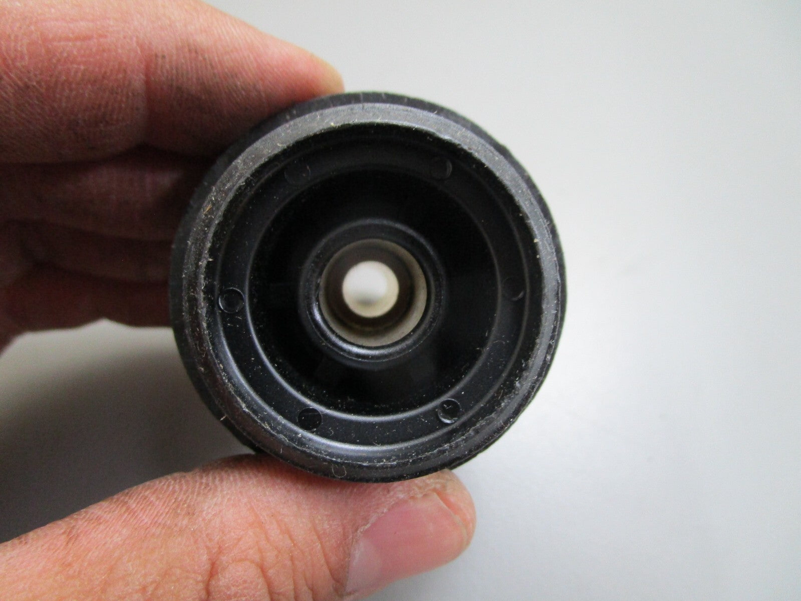 *NEW OEM* 0820 OMC Johnson Evinrude Thermostat Cover Ay 5000832