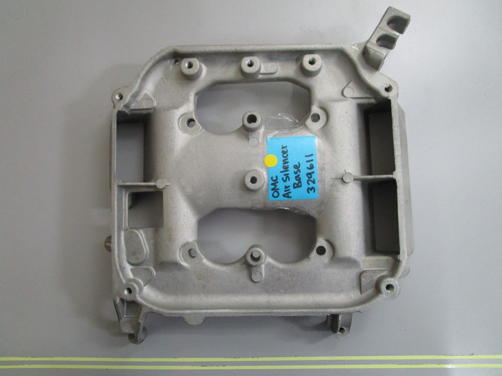 *NEW OEM* 0820 OMC Johnson Evinrude Air Silencer Base 329611 0329611