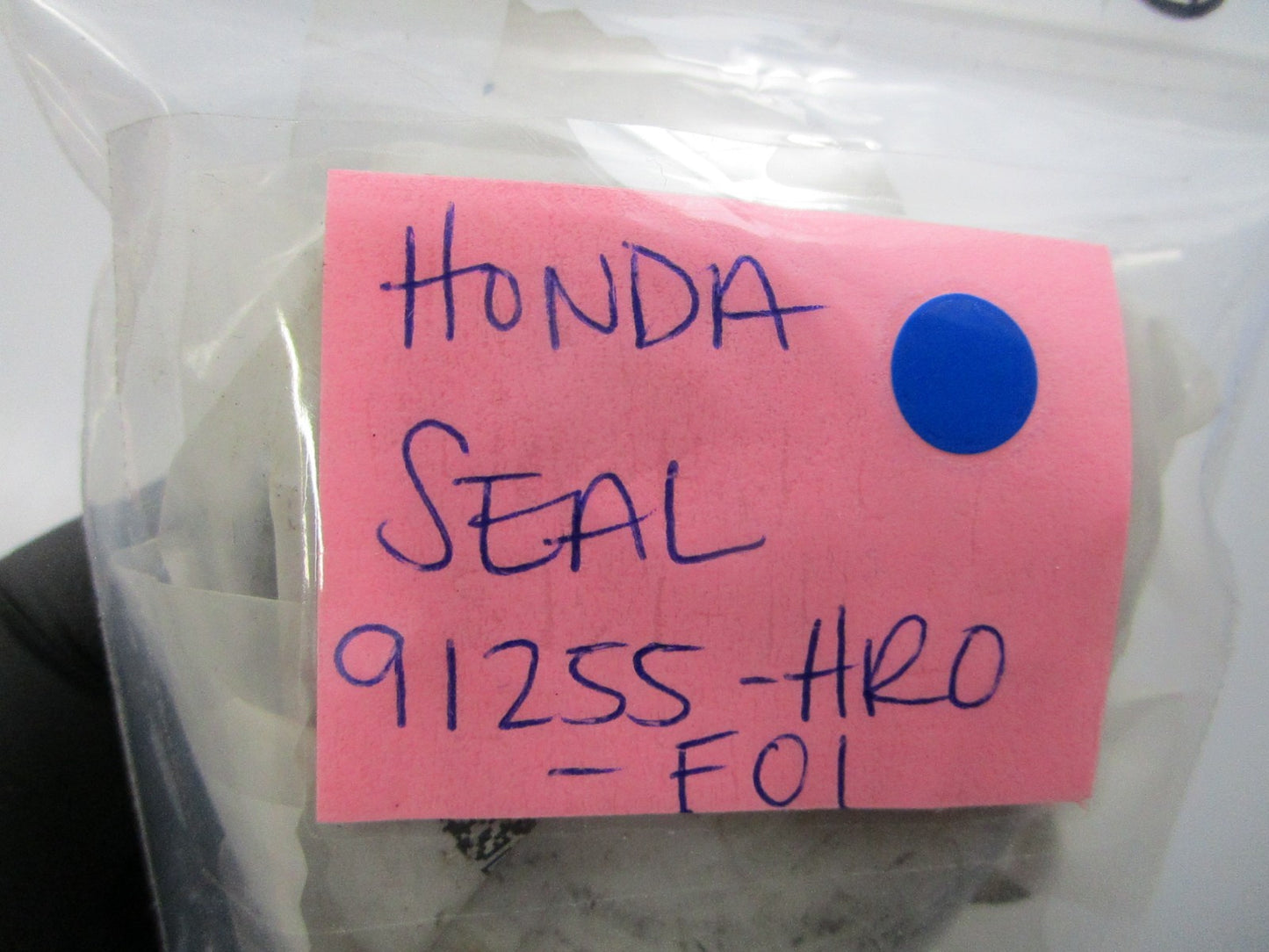 *NEW OEM* 0810 Honda Seal 91255-HR0-F01
