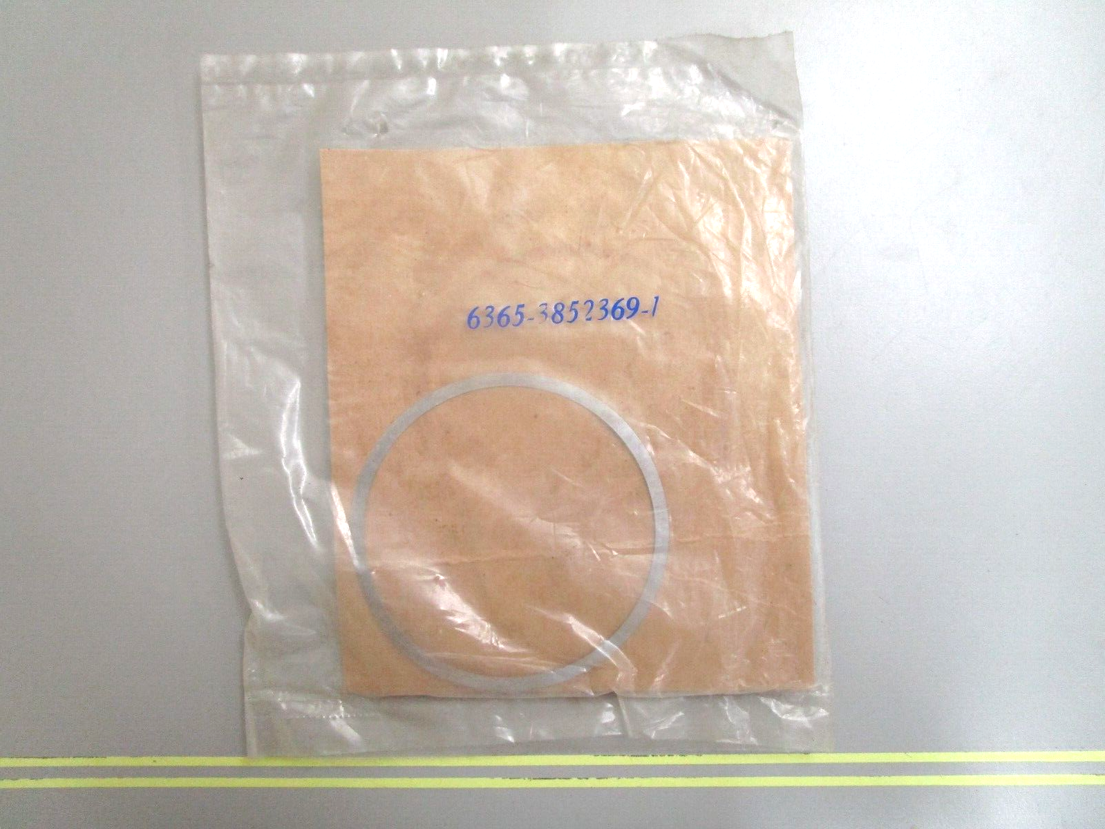 *NEW OEM* 0750 OMC Johnson Evinrude 0.003 SHIM 3852369