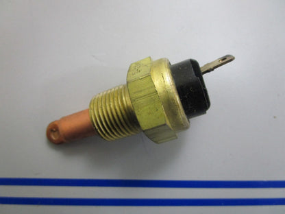 *NEW OEM* 0820 Volvo Penta Switch 841890