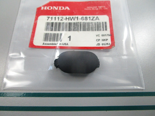 NEW OEM 71112-HW1-681ZA Honda Protector Plug 0810