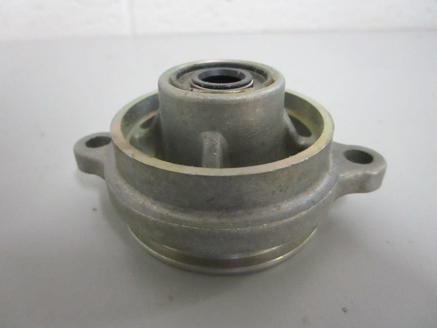 *NEW OEM* 0820 OMC Johnson Evinrude Bearing Housing 391171 0391171