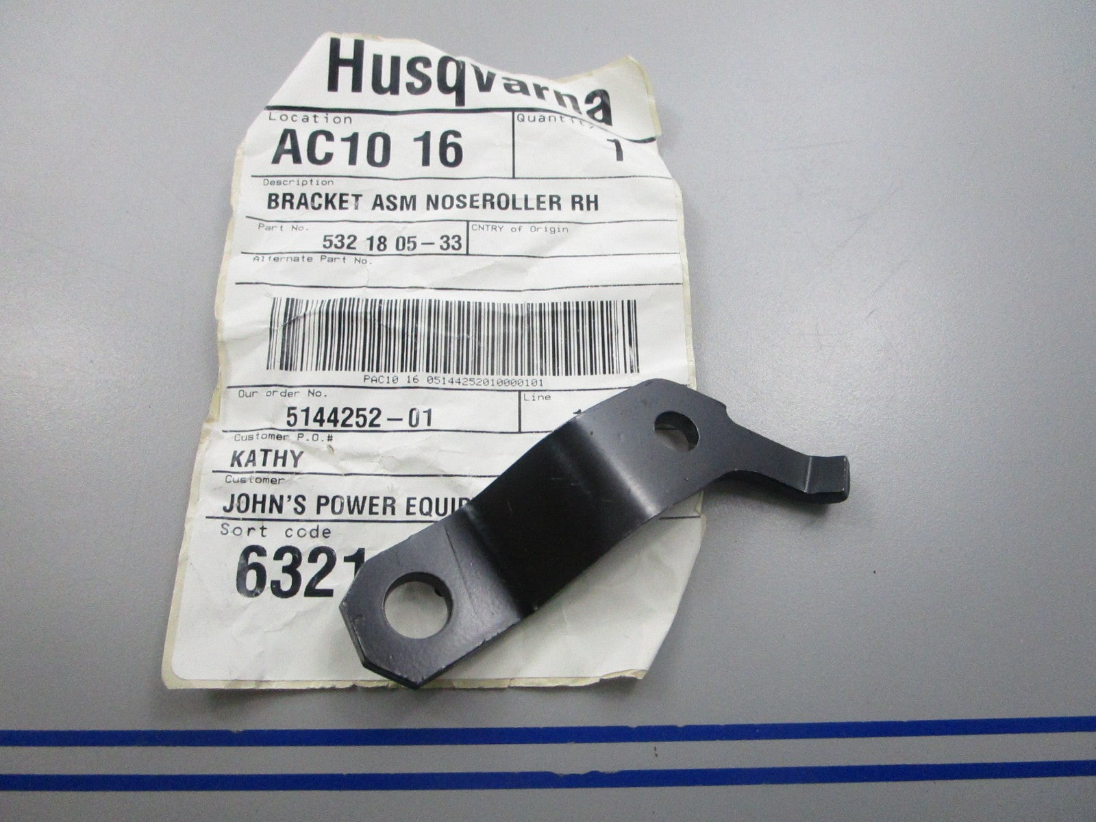 NEW OEM 532180533 Husqvarna Noseroller RH Bracket Assembly 0810