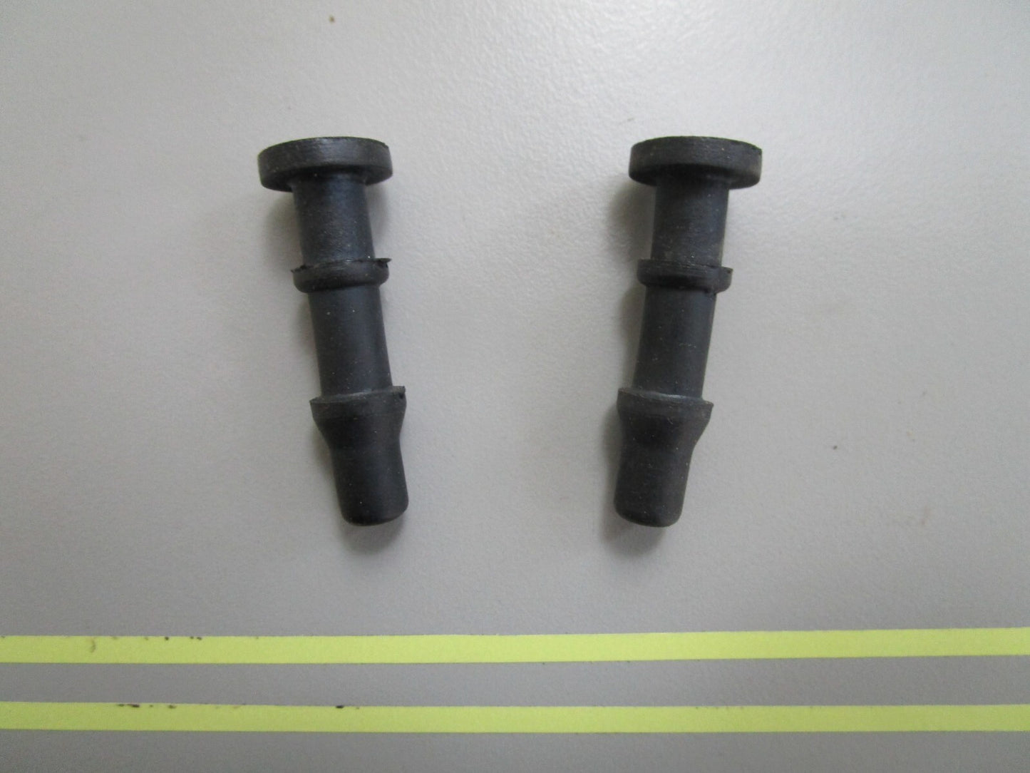 *NEW OEM* (LOT OF 2) 0810 OMC Johnson Evinrude Isolation Mount 333521 0333521