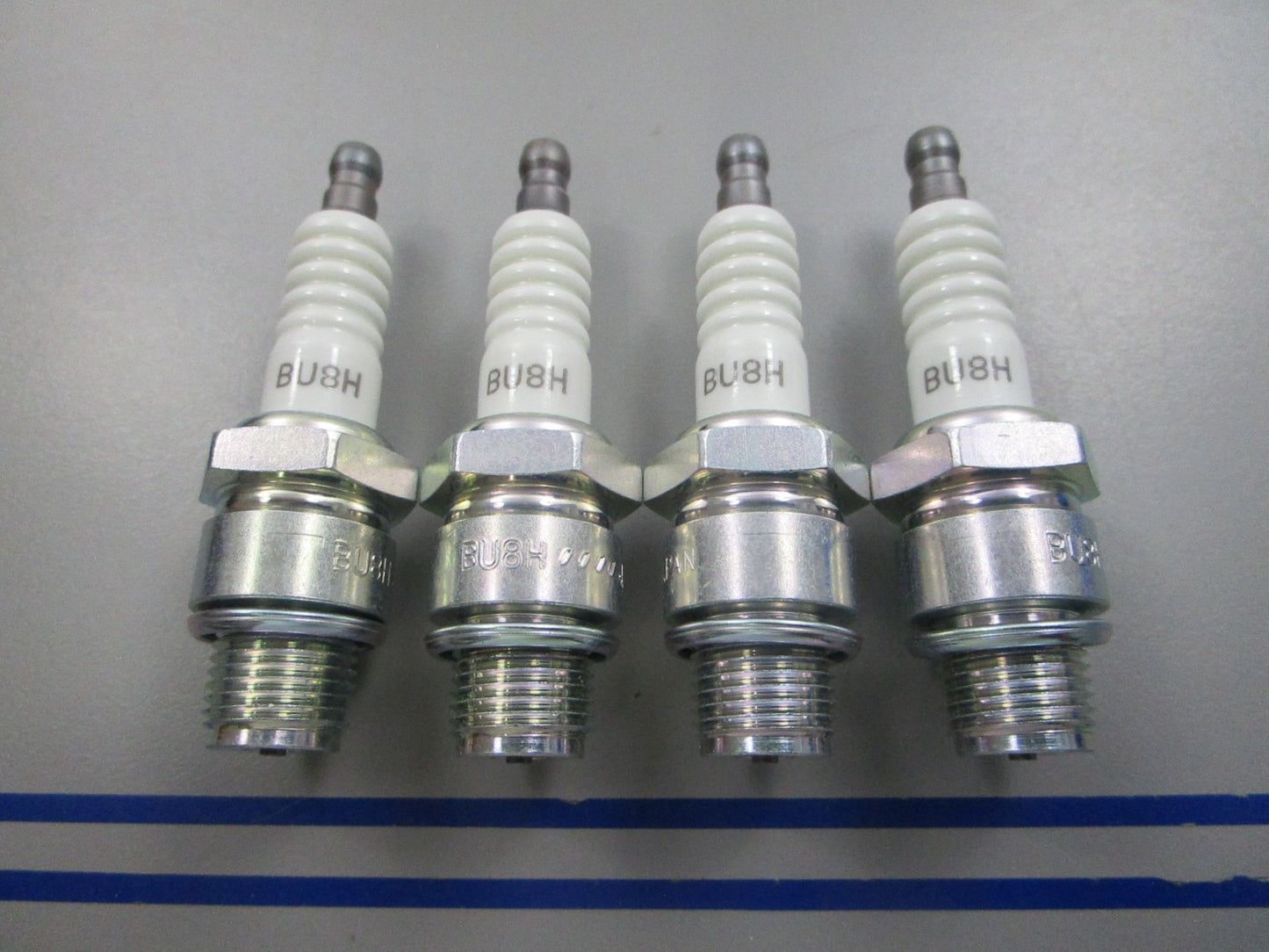 NEW (LOT OF 4) BU8H NGK Spark Plug 0810