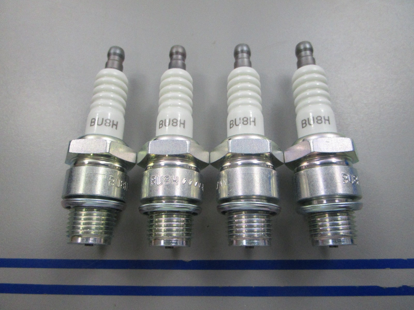NEW (LOT OF 4) BU8H NGK Spark Plug 0810