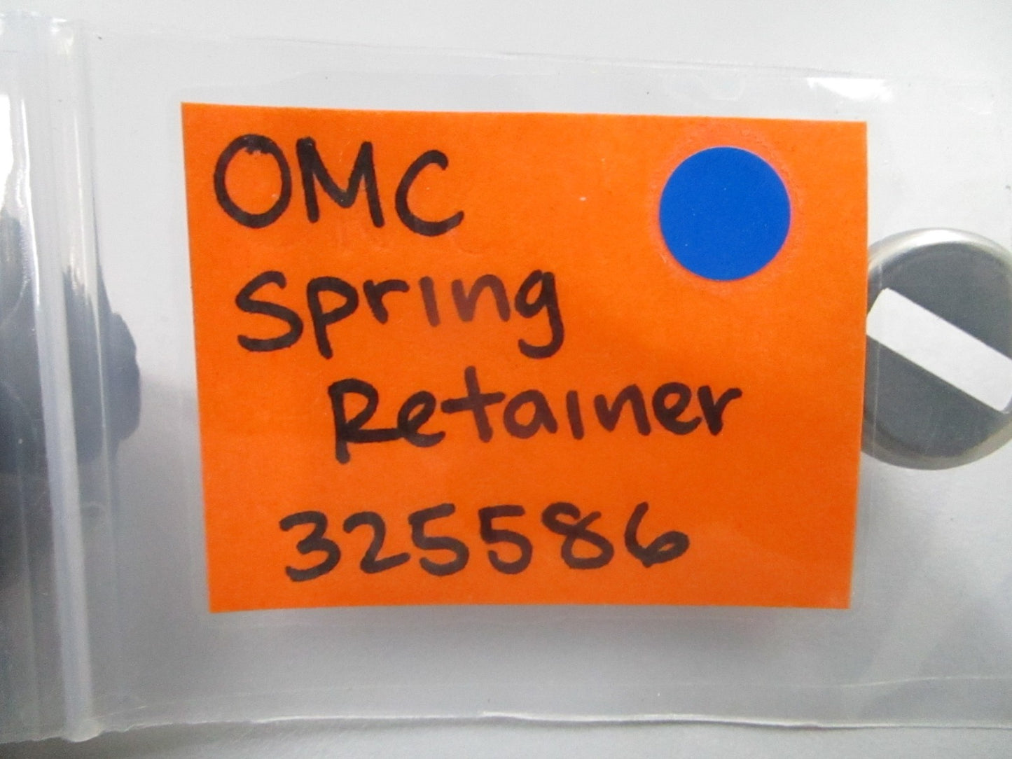 *NEW OEM* 0810 OMC Johnson Evinrude Spring Retainer 325586 0325586