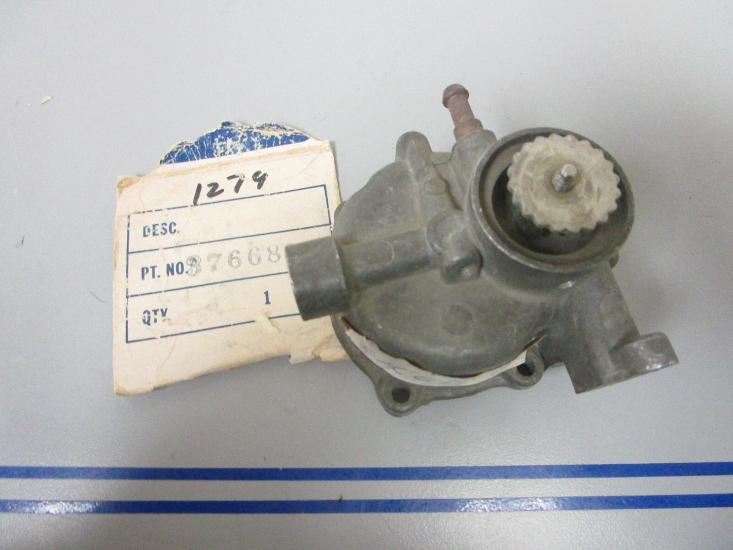 *NEW OEM* 0810 OMC Johnson Evinrude Carburetor Bowl 376681 0376681
