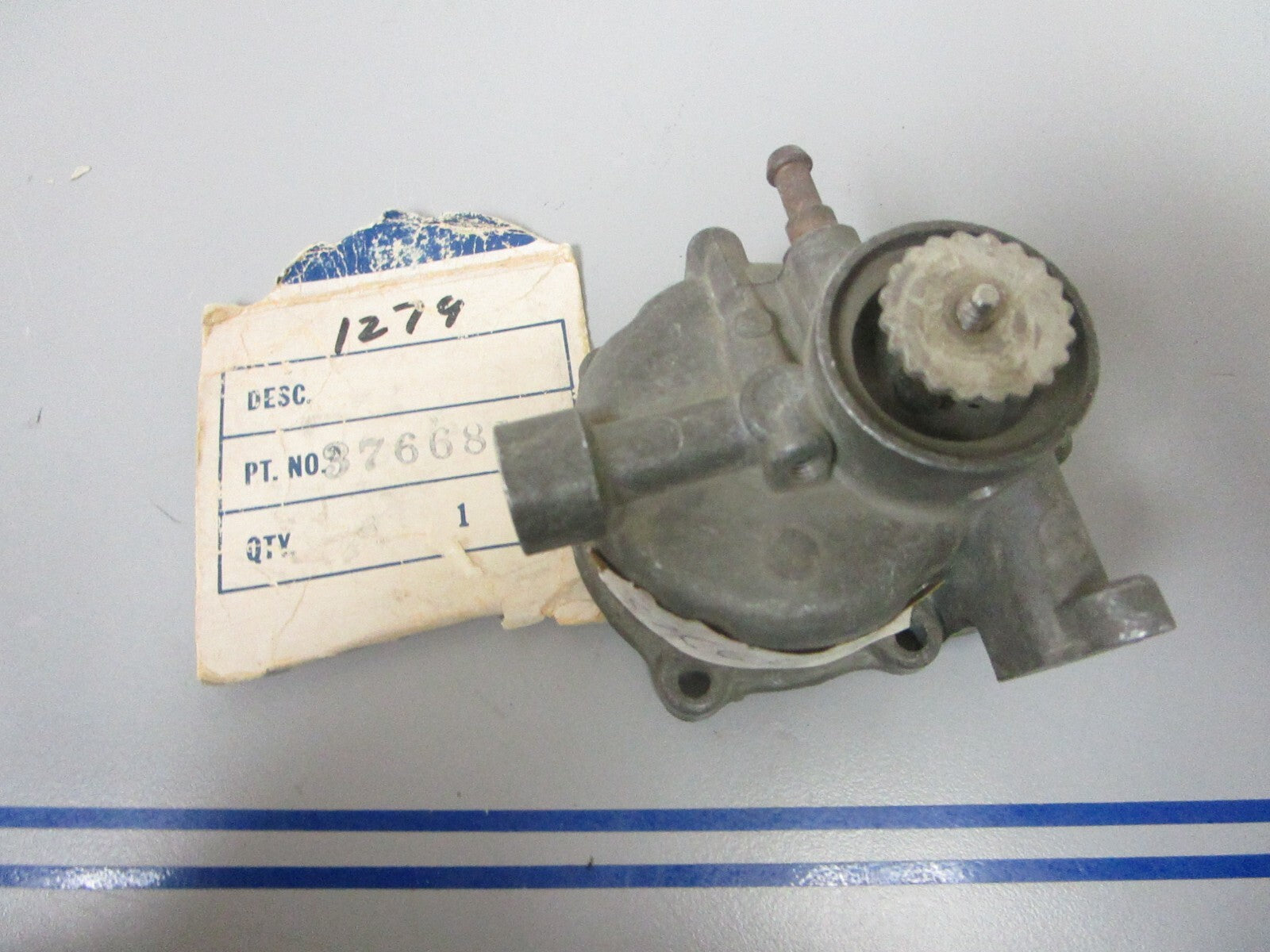 *NEW OEM* 0810 OMC Johnson Evinrude Carburetor Bowl 376681 0376681