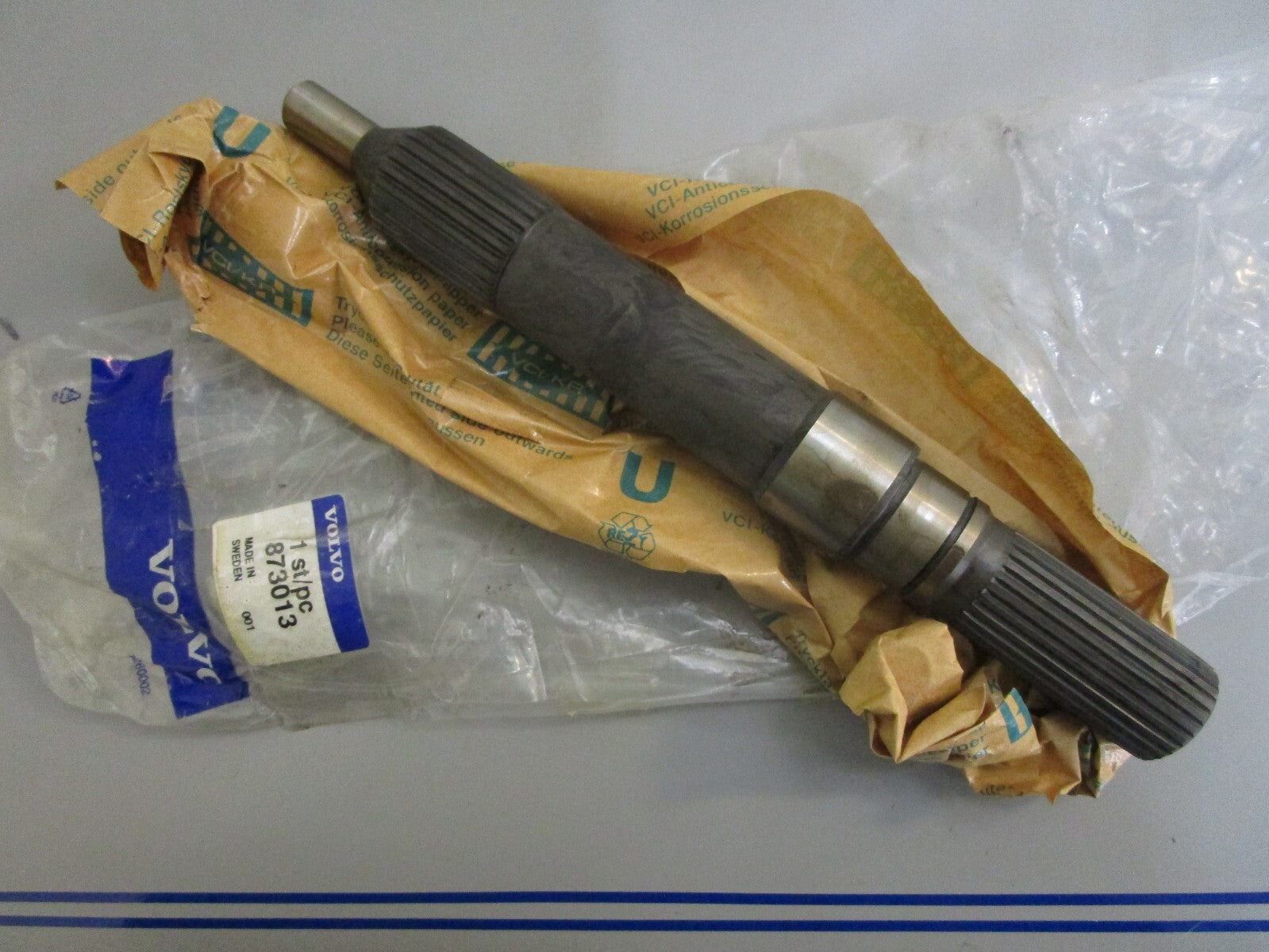 *NEW OEM* 0820 Volvo Penta Primary Shaft 873013