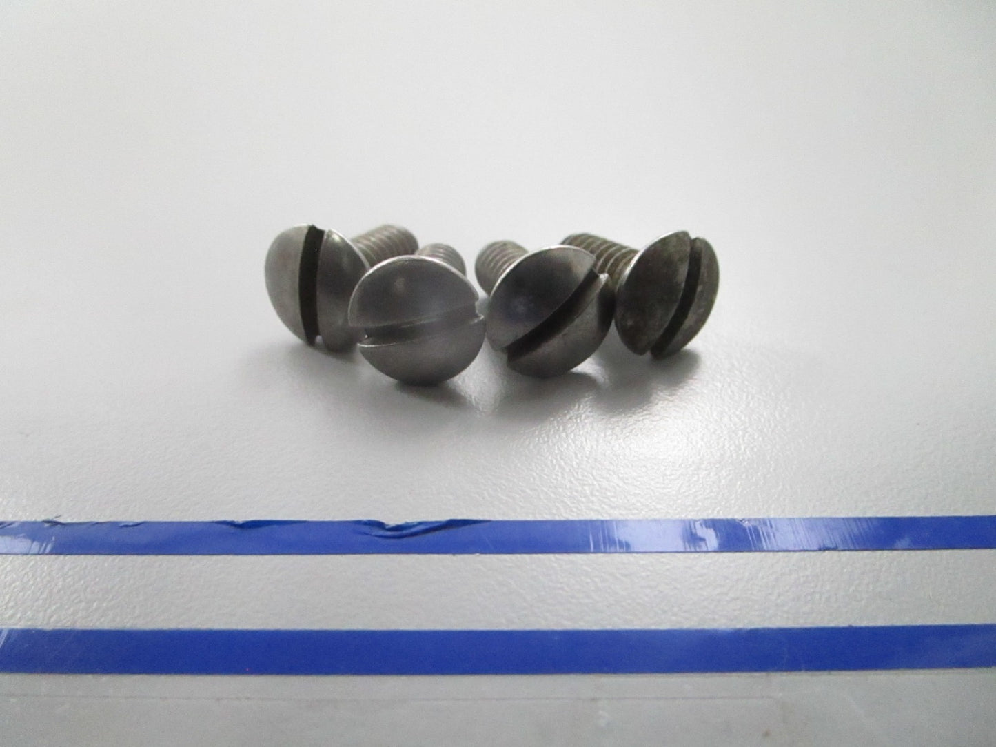 *NEW OEM* (LOT OF 4) 0810 OMC Johnson Evinrude Screw 305143 0305143