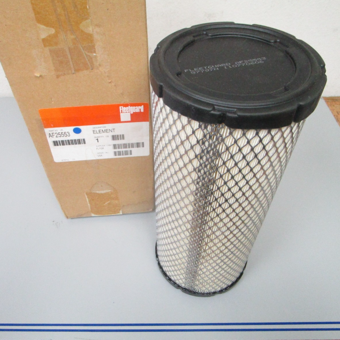 NEW OEM AF25553 Fleetguard Filter Element 0720