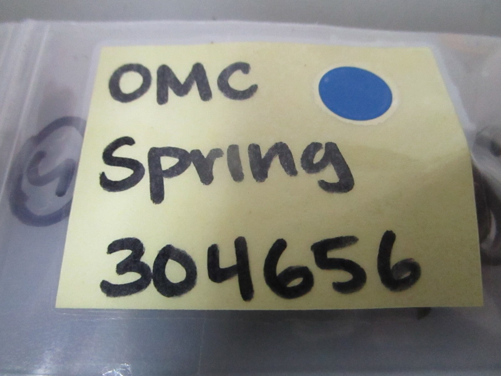 *NEW OEM* 0810 OMC Johnson Evinrude Spring 304656 0304656
