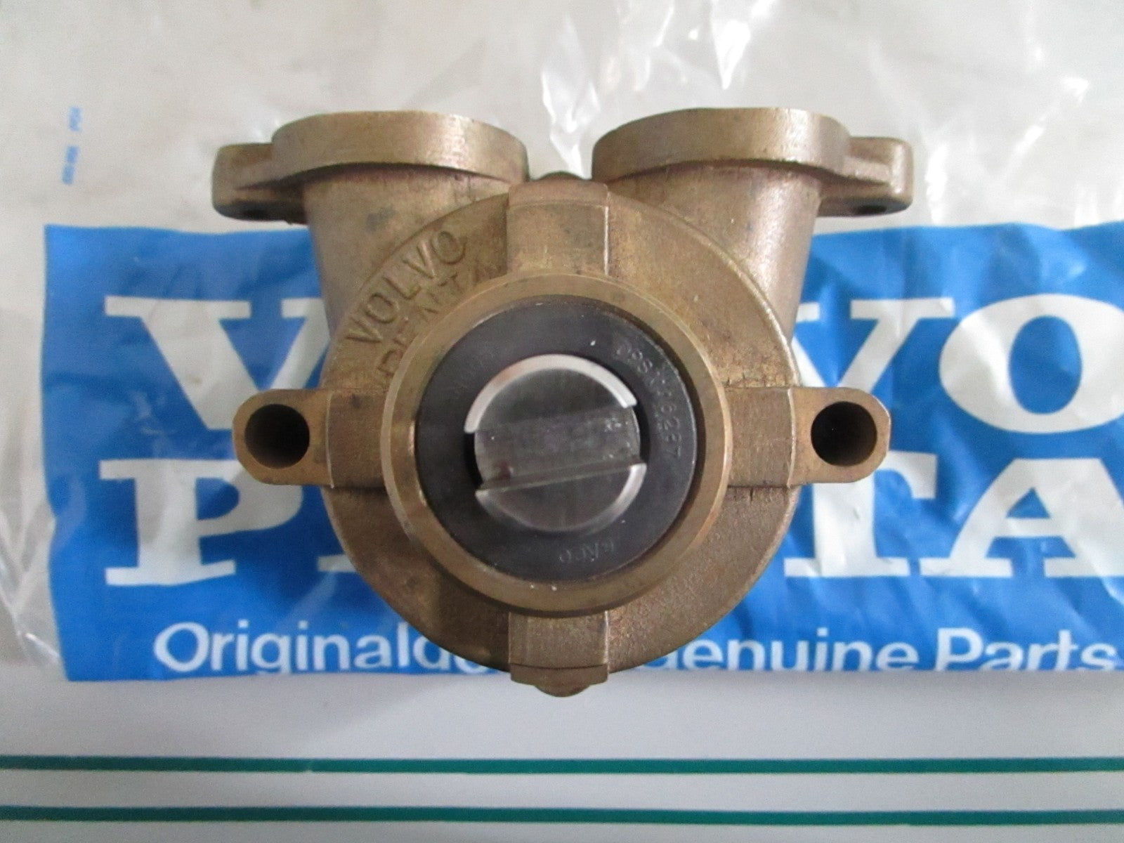NEW OEM 855578 Volvo Penta Raw Sea Water Pump 0820