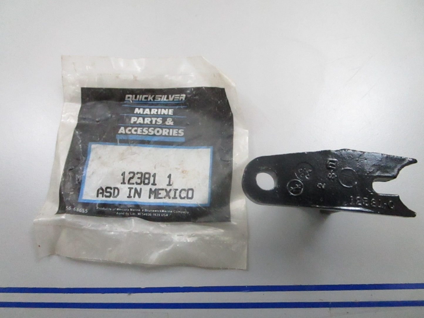 *NEW OEM* 0810 Mercury Quicksilver Retainer 123811