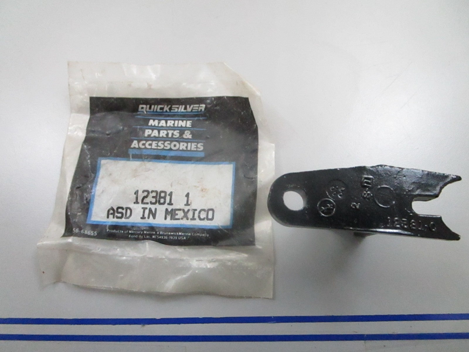 *NEW OEM* 0810 Mercury Quicksilver Retainer 123811