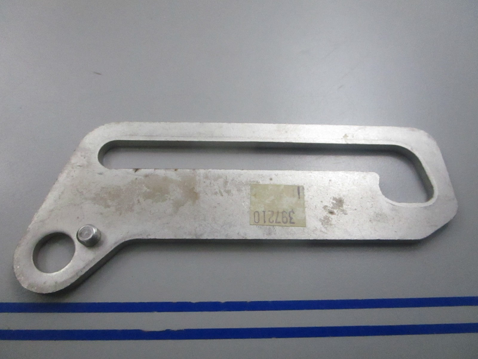 NEW OEM 397210 0397210 OMC Johnson Evinrude Bracket 0810