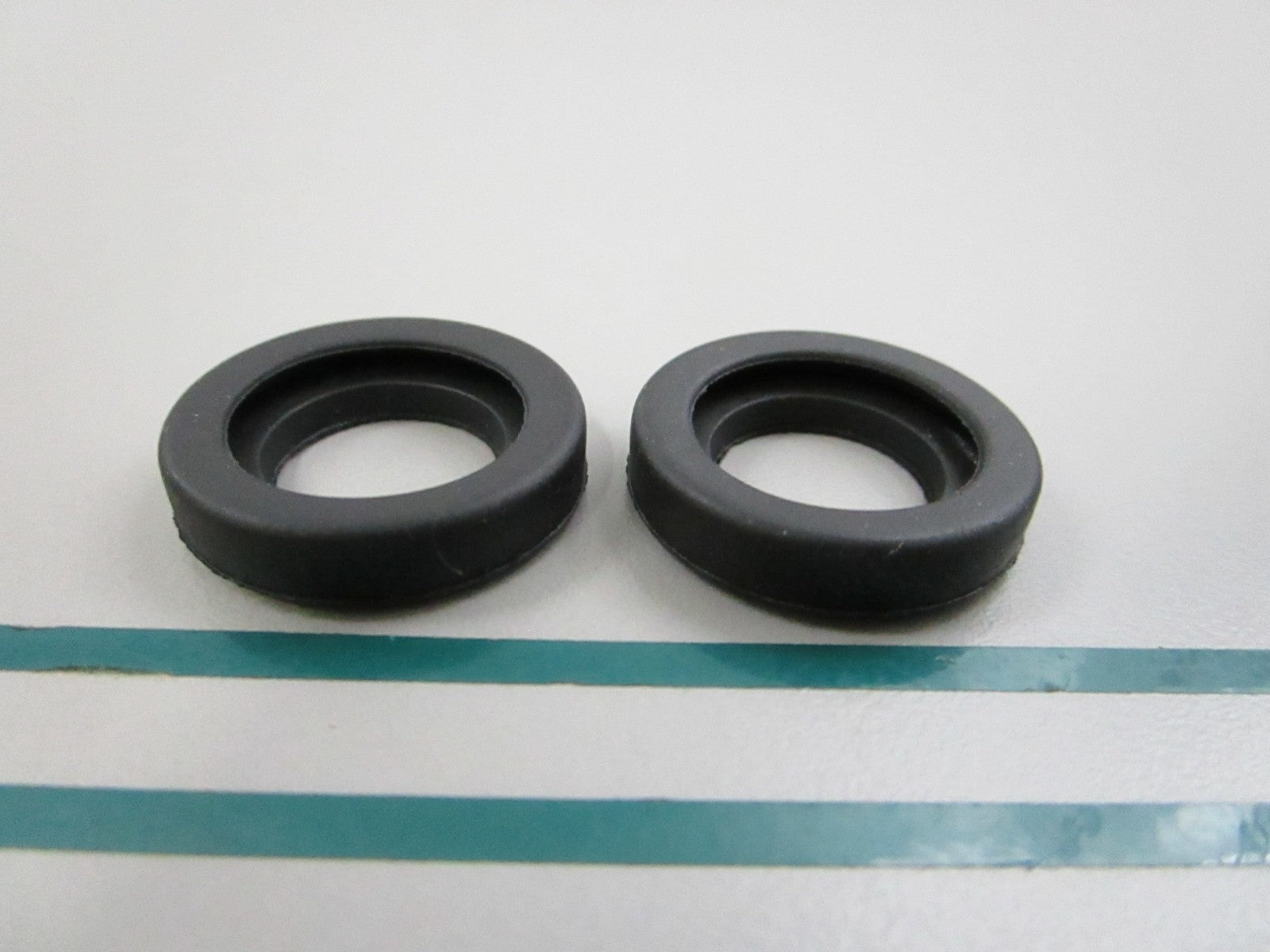 NEW OEM (LOT OF 2) HZY3-19272-000 Tohatsu Oil Seal 0810