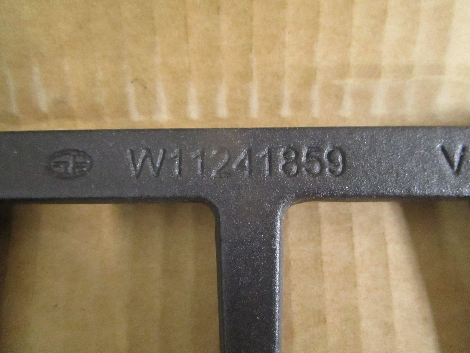Whirlpool W11569347 NEW OEM Gas Range Burner Grate Kit KitchenAid Maytag 0820