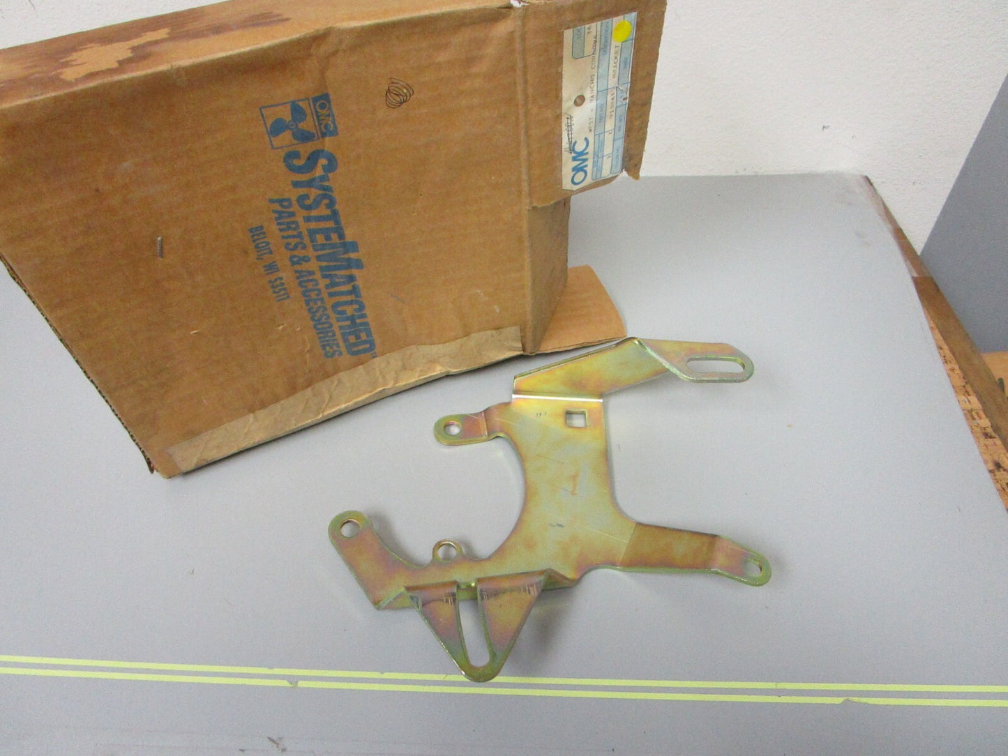 *NEW OEM* 0720 OMC Johnson Evinrude Bracket 910841 0910841