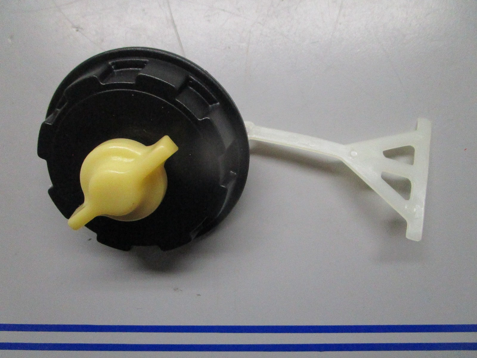 *NEW OEM* 0820 Tohatsu Fuel Tank Cap 369-70020-2