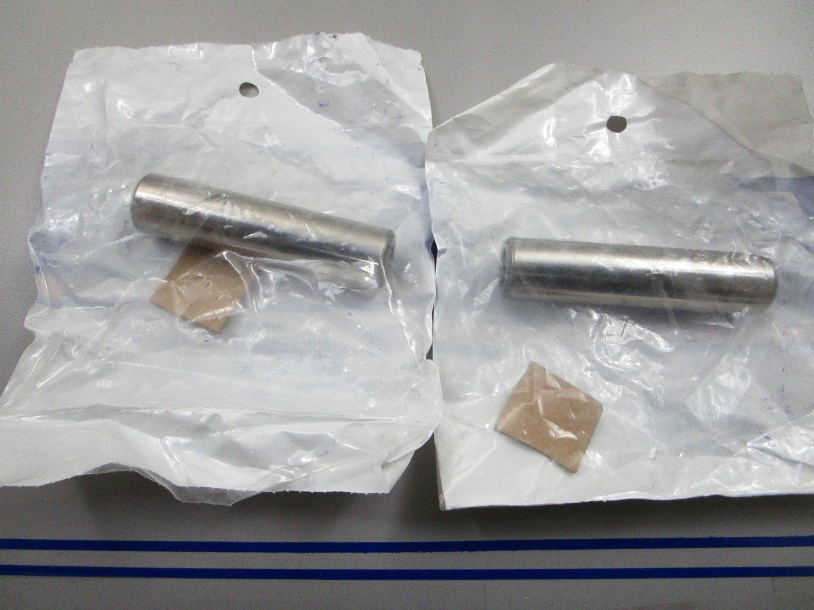 *NEW OEM* (LOT OF 2) 0810 OMC Johnson Evinrude Wrist Pin 326764 0326764
