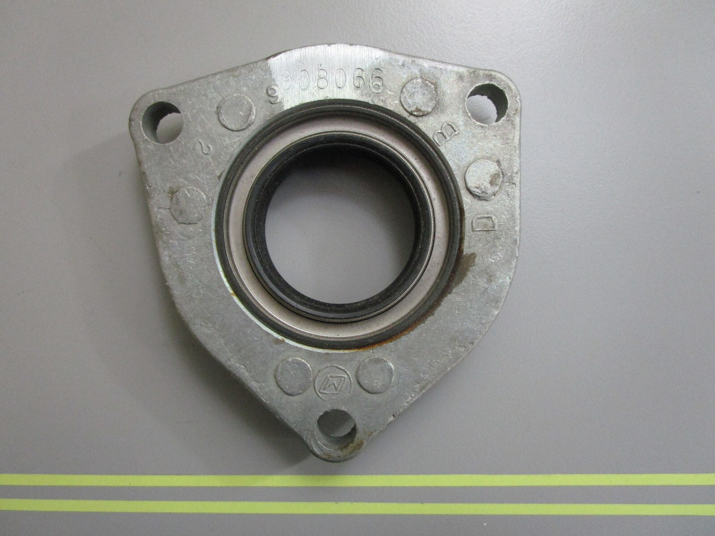 *NEW OEM* 0810 OMC Johnson Evinrude Retainer & Seal 980478 908066