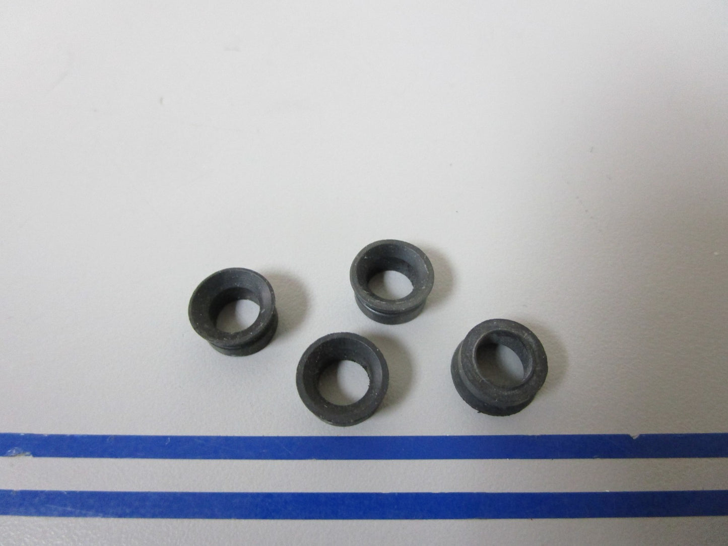 *NEW OEM* (LOT OF 4) 0720 Volvo Penta Valve Stem Seal 3514432