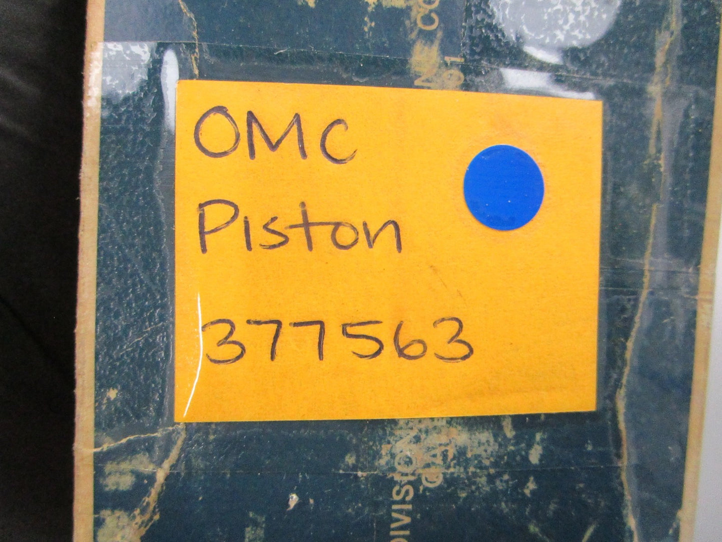 NEW OEM 377563 0377563 OMC Johnson Evinrude Piston 0810
