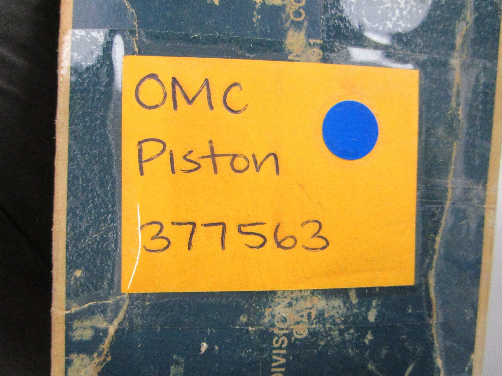 NEW OEM 377563 0377563 OMC Johnson Evinrude Piston 0810