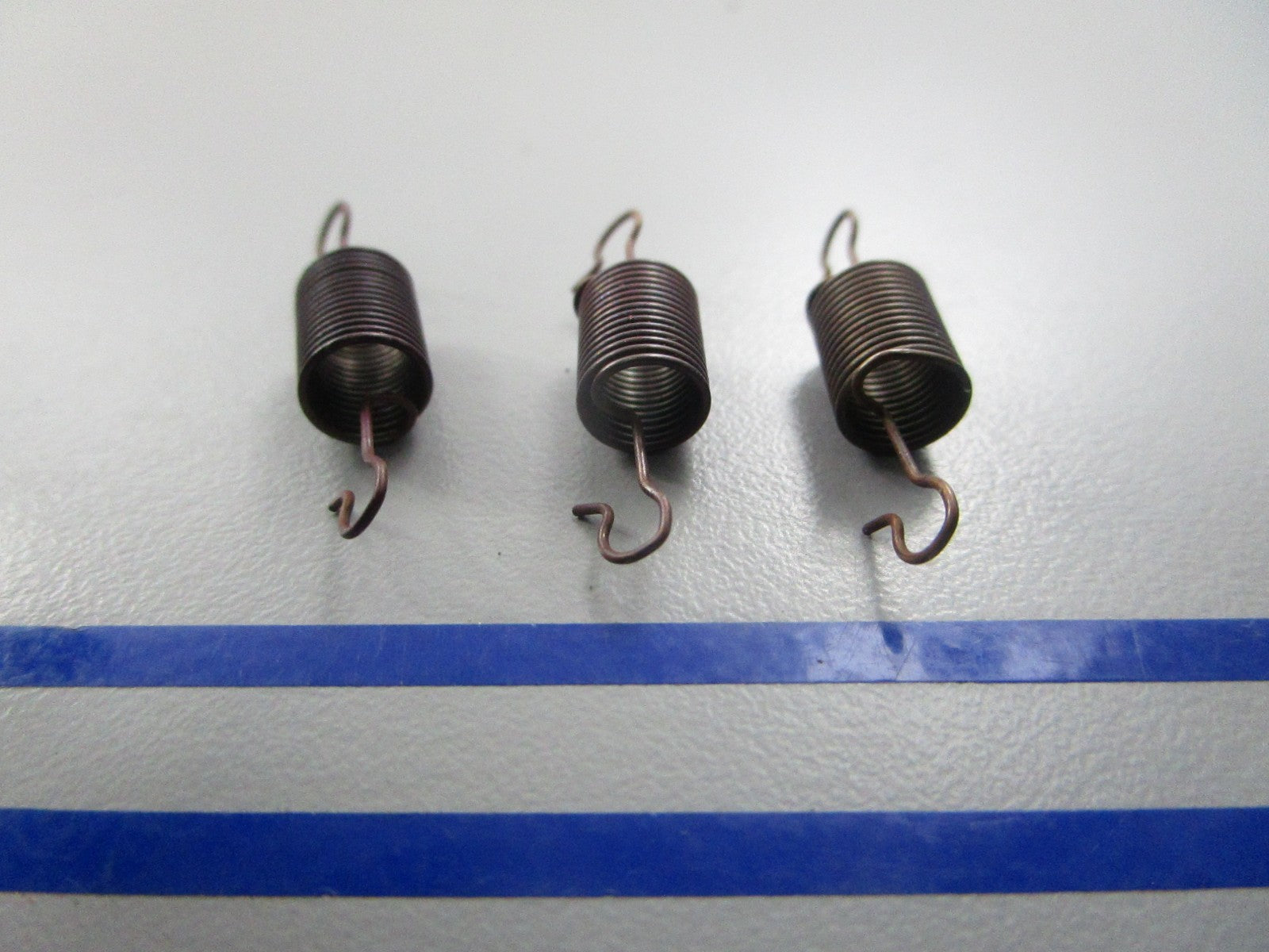NEW OEM (LOT OF 3) 305011 0305011 OMC Johnson Evinrude Spring 0810