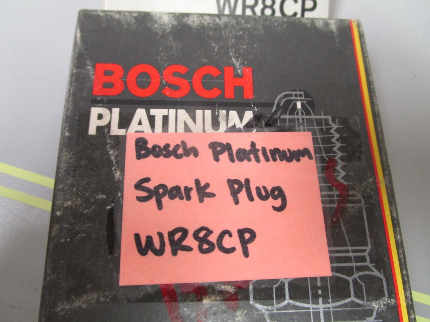 *NEW OEM* (LOT OF 4) 0810 Bosch Platinum Spark Plug WR8CP