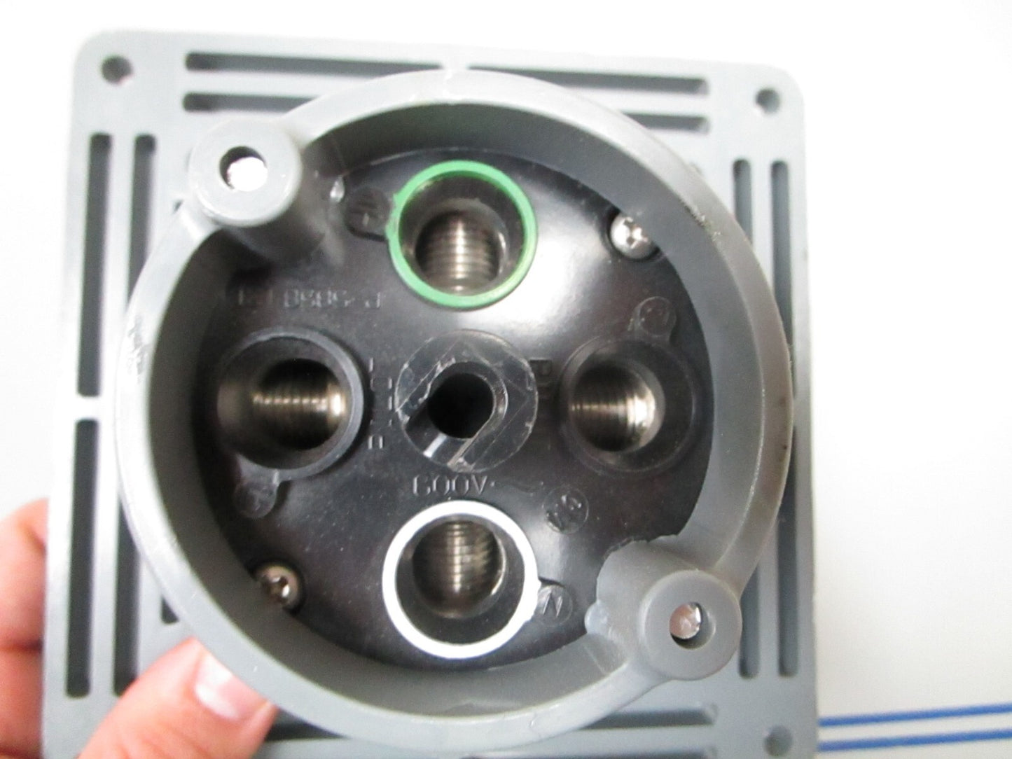 *NEW* 0720 Hubbell 125/250 VAC 100amp 4 Pin Inlet Receptacle M4100B12R