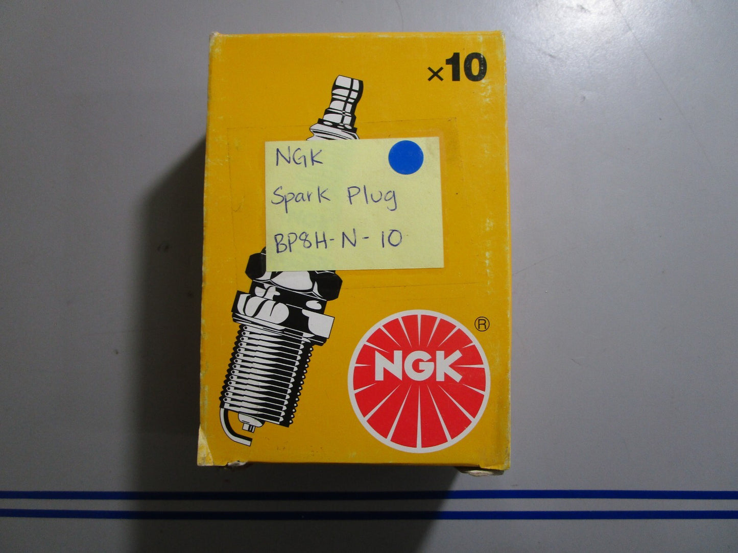 *NEW* (LOT OF 10) 0810 NGK Spark Plug BP8H-N-10