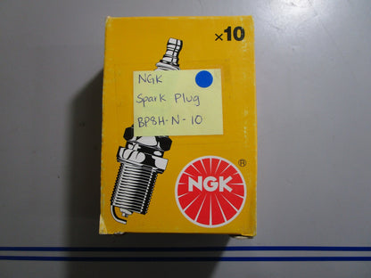 *NEW* (LOT OF 10) 0810 NGK Spark Plug BP8H-N-10
