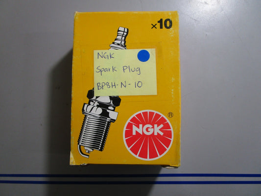 *NEW* (LOT OF 10) 0810 NGK Spark Plug BP8H-N-10