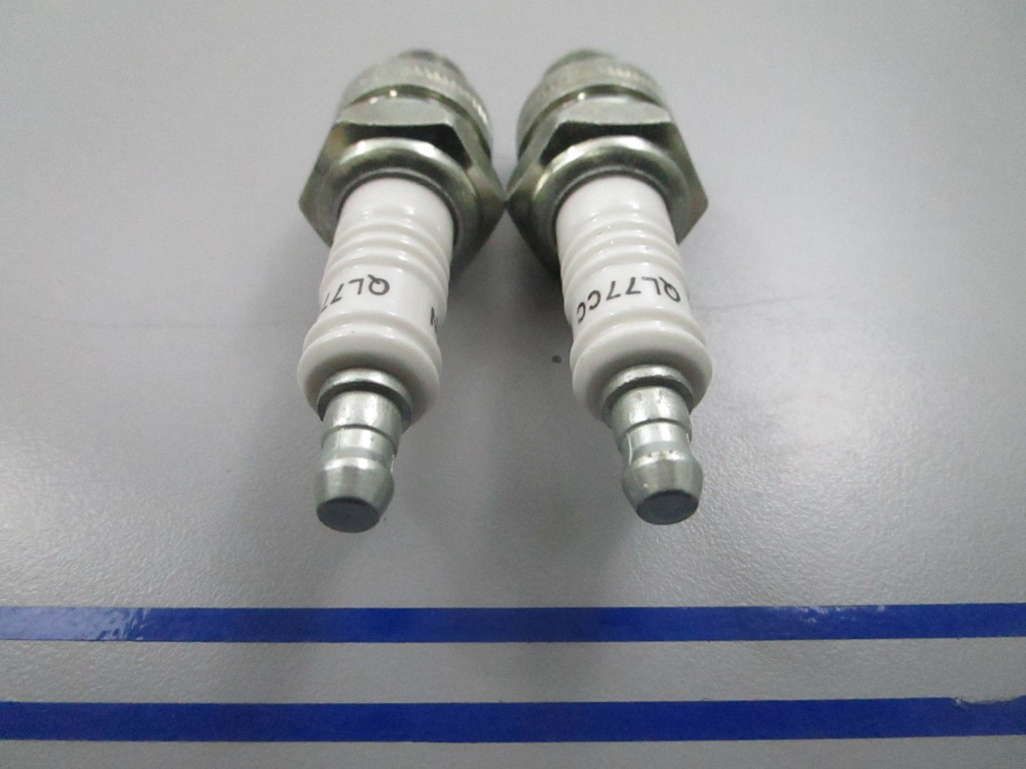 *NEW* (LOT OF 2) 0810 NGK Spark Plug QL77CC