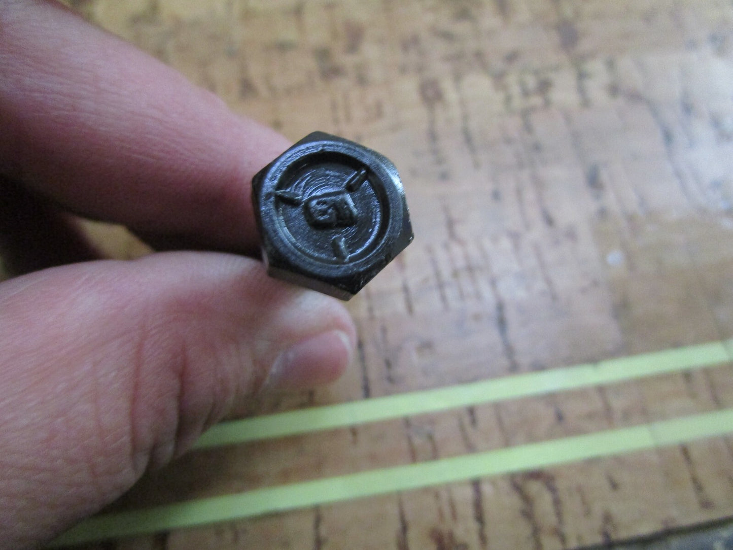 *NEW OEM* 0810 OMC Johnson Evinrude Screw 398454 0398454