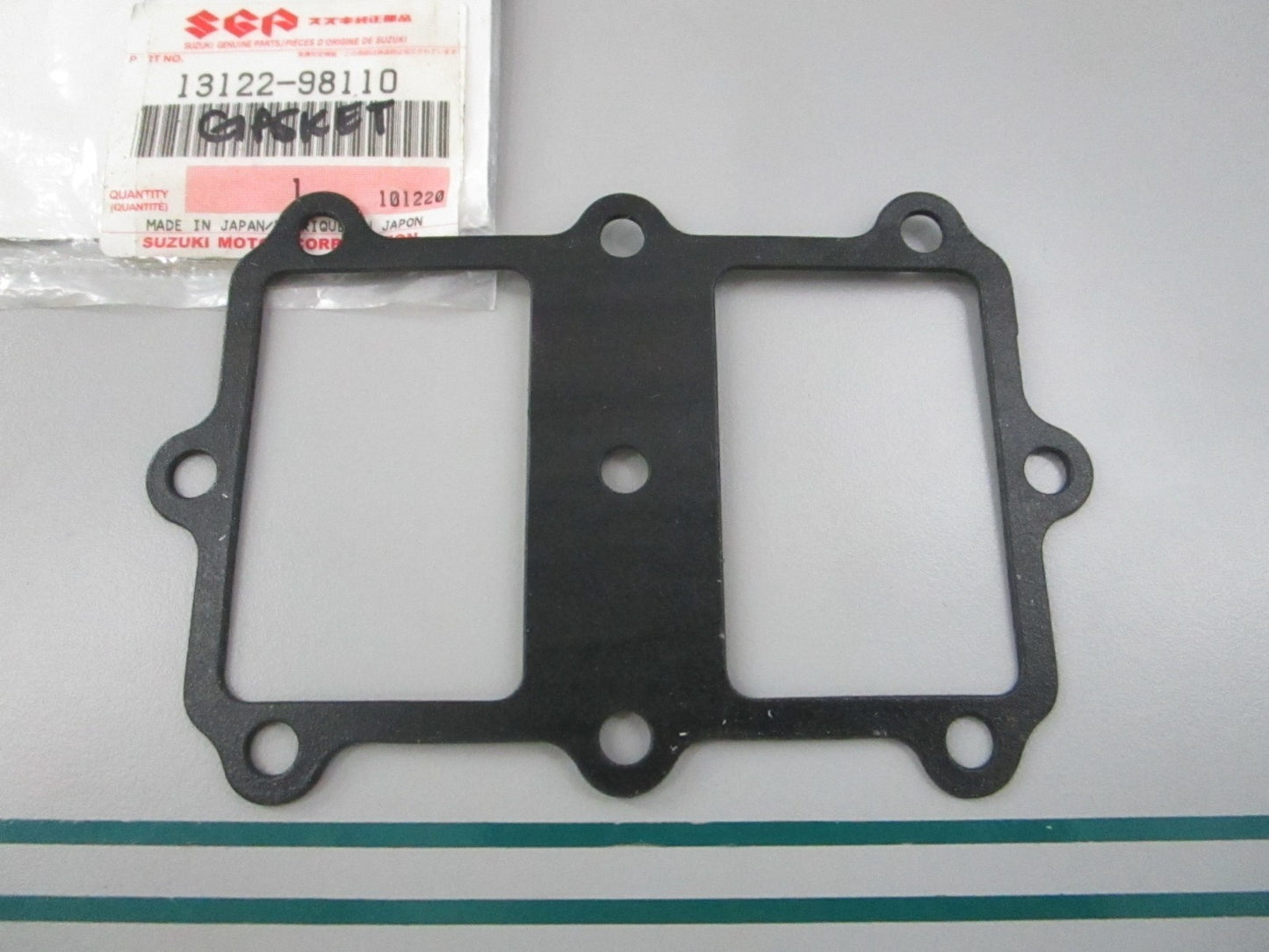 NEW OEM 13122-98110 Suzuki Gasket 0810