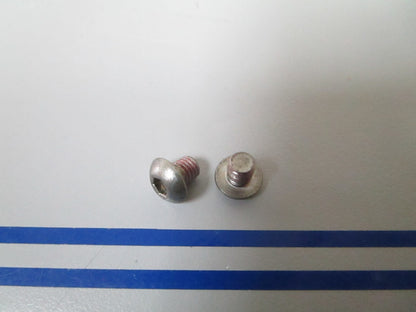 *NEW OEM* (LOT OF 2) 0810 OMC Johnson Evinrude Screw 349090 0349090