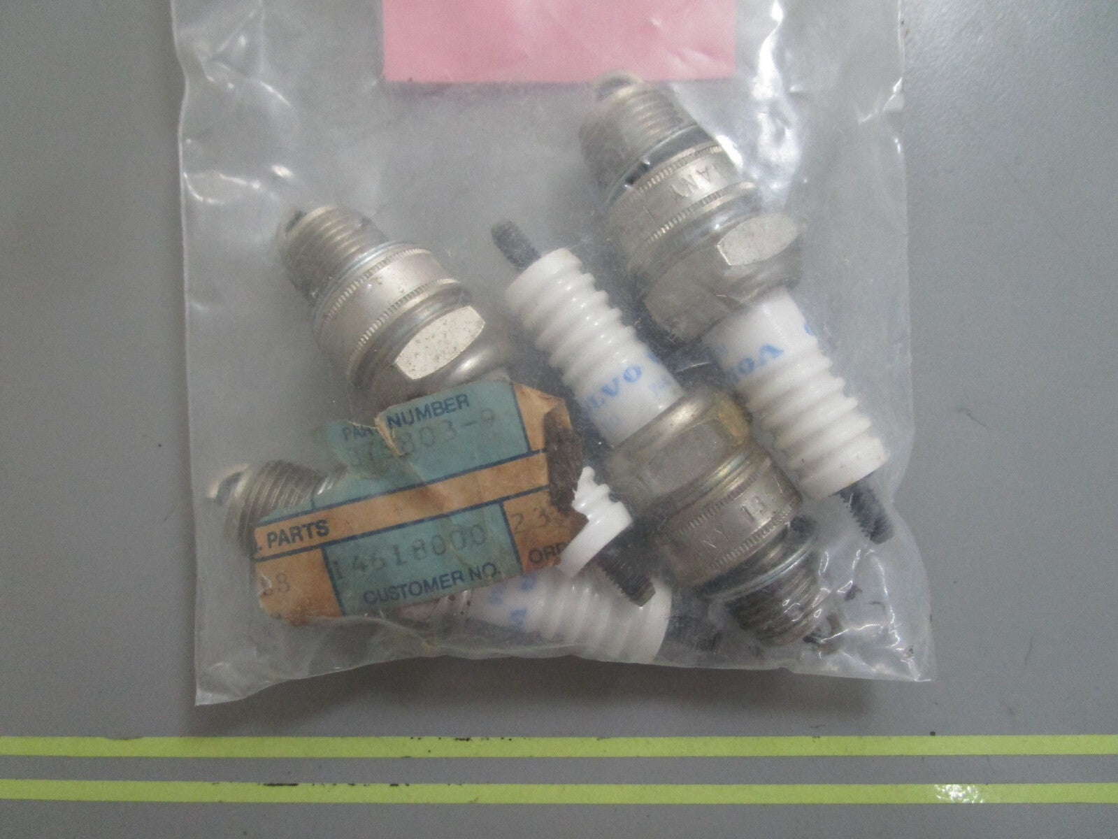 *NEW OEM* (LOT OF 4) 0810 Volvo Penta Spark Plug Kit 875803